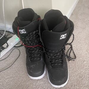 Black snowboots/skiboots for men